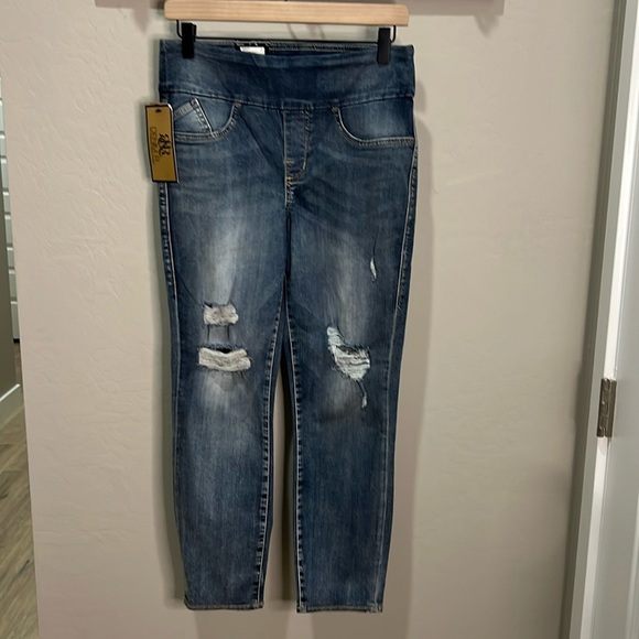 Rock & Republic Jean Fever Denim rx Distressed Mid Rise PullOn Crop Slim Vintage - Picture 1 of 13